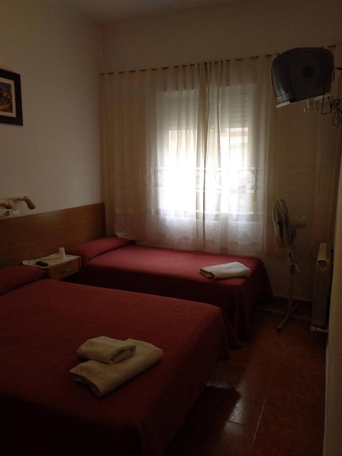 Pension Miraflores Сарагоса Экстерьер фото