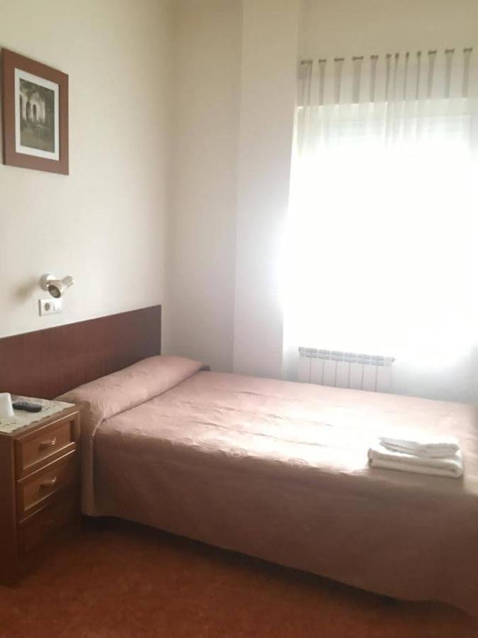 Pension Miraflores Сарагоса Экстерьер фото